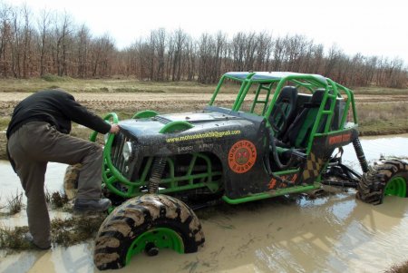 Mucit motorsiklet tamircisi kendi arazi aracını üretti