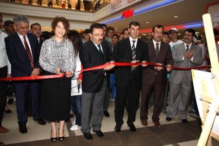 Mucit öğrenciler bilim sergisi açtı