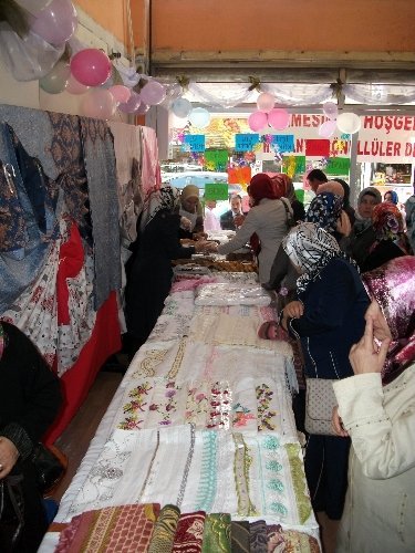 Mudanya Gönüllüler Derneği'nden öğrenciler yararına kermes