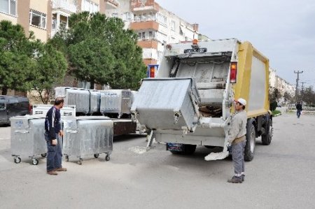 Mudanya’da çöp konteynerleri yenileniyor