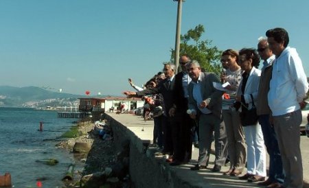 Mudanya’dan üç fidan için denize karanfil attılar