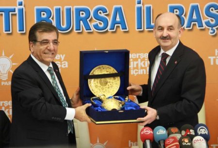 Müezzinoğlu: 20 bin hekim, 50 bin hemşire açığımız var