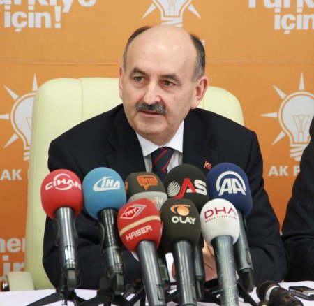 Müezzinoğlu: 20 bin hekim, 50 bin hemşire açığımız var