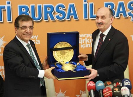 Müezzinoğlu: 20 bin hekim, 50 bin hemşire açığımız var