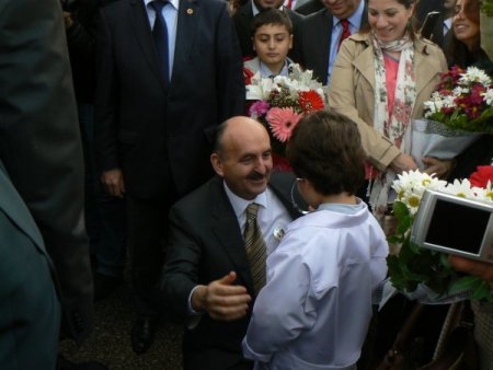 Müezzinoğlu: Atatürk’ten geçinenlerden olmayalım