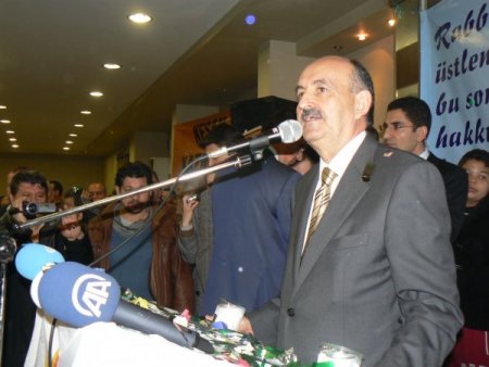 Müezzinoğlu: Atatürk’ten geçinenlerden olmayalım