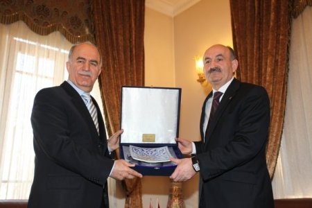 Müezzinoğlu: Bebeklere süt nüfus cüzdanı veririz