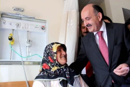 Müezzinoğlu: Doktor eksikliğiniz giderilmesi için elimizden geleni yapıyoruz