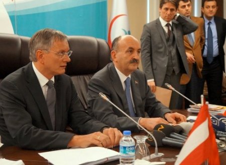 Müezzinoğlu: Herkes kendisine yakışanı yapmak durumunda