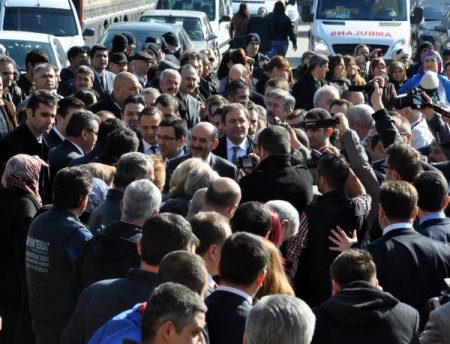 Müezzinoğlu: Kamuoyuna rağmen bir iş yapmamız söz konusu değil
