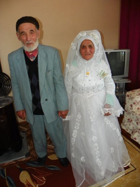 Müftülük, 90'lık Nineye 64 Yıl Sonra Gelinlik Giydirdi