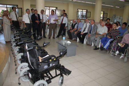 Müftülükten 8 engelliye akülü araba