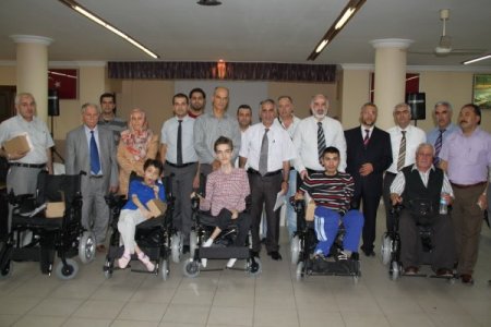 Müftülükten 8 engelliye akülü araba