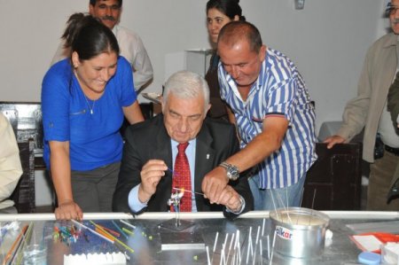 Muğla Belediye Başkanı Gürün cam üfleme kursunu ziyaret etti