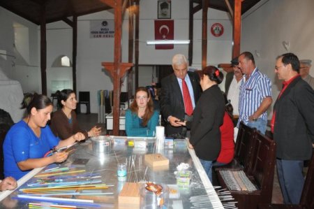 Muğla Belediye Başkanı Gürün cam üfleme kursunu ziyaret etti