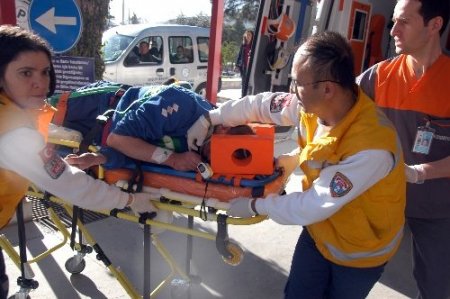 Muğla Belediyesi temizlik işçisine araba çarptı