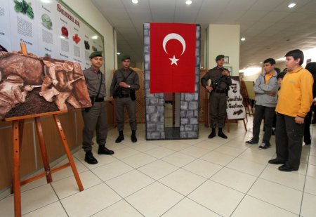 Muğla Piri Reis İlköğretim öğrencileri Çanakkale sergisi açtı