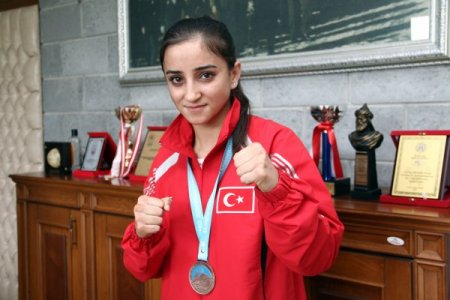 Muğla Üniversitesi öğrencisi kick-boksta Avrupa üçüncüsü oldu