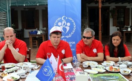 Muğla’da 2 bin 23 kişi aynı anda zeybek oynayacak