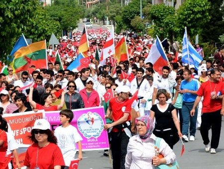 Muğla'da 20 ülkeden gençler yürüdü