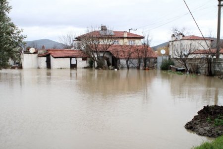 Muğla’da birçok ev sular altında kaldı