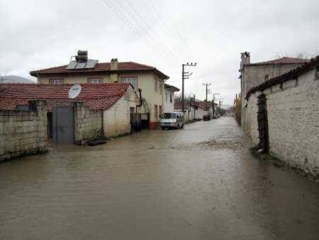 Muğla’da birçok ev sular altında kaldı