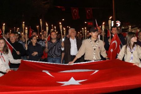 Muğla'da Fener Alayı Düzenledi