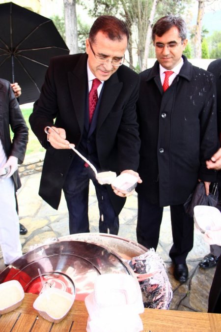 Muğla’da gönül elçileri keşkek dağıttı