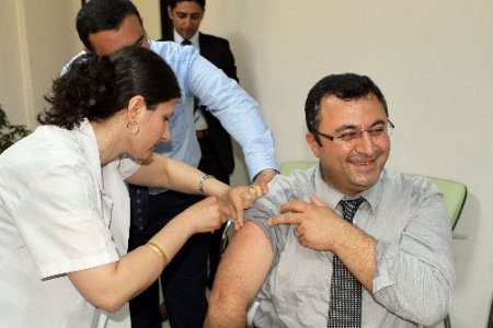 Muğla’da milletvekili ve basın mensupları aşılandı