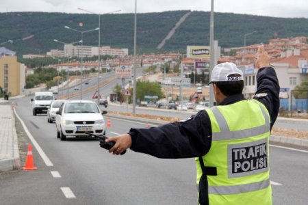 Muğla'da sürücülere kuralları hatırlatan broşür dağıtıldı