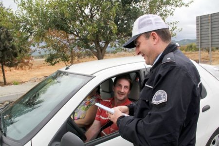 Muğla'da sürücülere kuralları hatırlatan broşür dağıtıldı