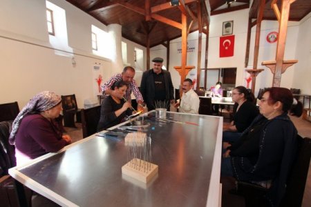 Muğla’daki cam kursuna hanımlar büyük ilgi gösteriyor