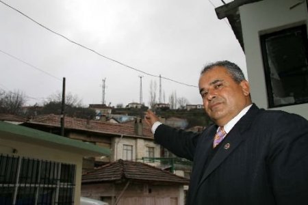 Muğla'nın Çamlıbel Beldesi Halkı Baz İstasyonundan Kanser Olduklarını Söylüyor