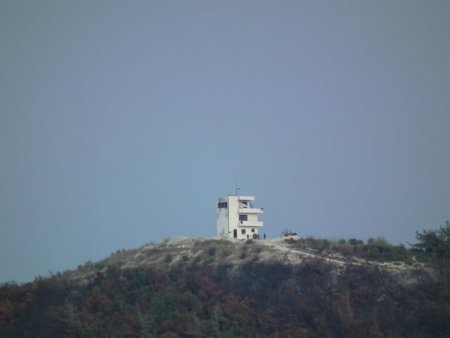 Muhalifler zaferlerini gazetecilere el sallayarak ilan etti