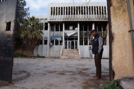 Muhaliflerin kontrolündeki Rasulayn’da çatışmaların izleri olduğu gibi duruyor