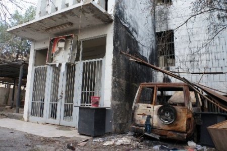 Muhaliflerin kontrolündeki Rasulayn’da çatışmaların izleri olduğu gibi duruyor