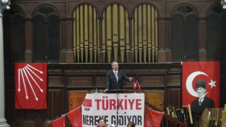 Muharrem İnce, Londra'da şapelden AK Parti'ye yüklendi