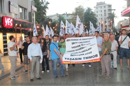 Mühendis ve mimarlardan meşaleli yürüyüş