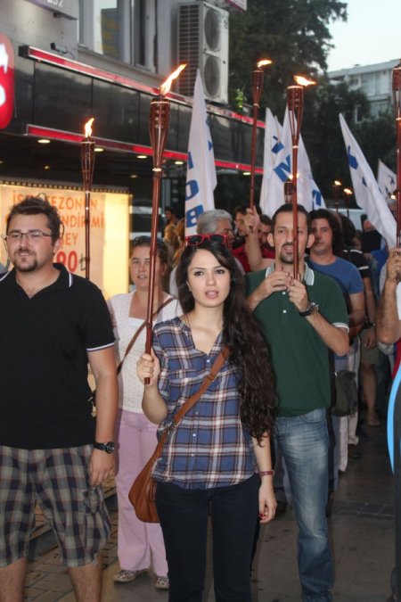 Mühendis ve mimarlardan meşaleli yürüyüş