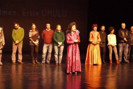 Muhsin Ertuğrul Sahnesi’nde ‘Büyünün Gözleri’nin galası gerçekleşti