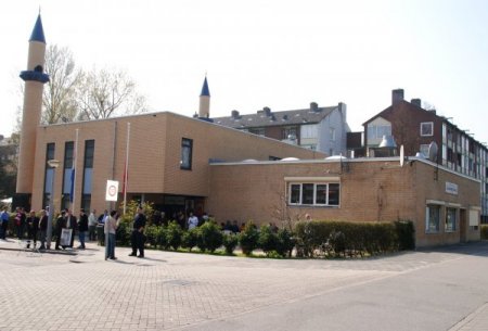 Muhsin Yazıcıoğlu, Amsterdam'da Anılacak