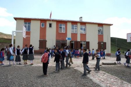 Muhtar, Kızların Erken Yaşta Evlendirilmesinin Önüne Geçmek İçin Köyüne Lise İstiyor