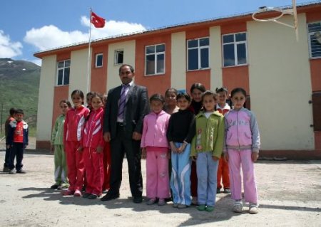 Muhtar, Kızların Erken Yaşta Evlendirilmesinin Önüne Geçmek İçin Köyüne Lise İstiyor