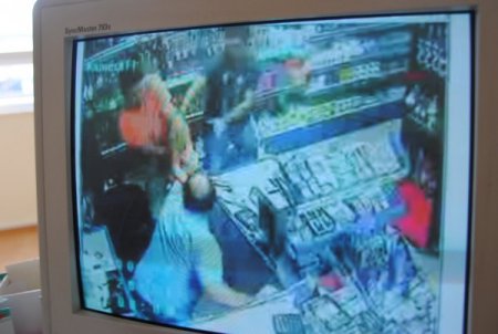 Muhtara bıçaklı saldırı görüntüleri, güvenlik kamerasının önemini gösterdi