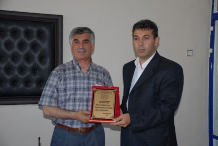 Muhtarlardan Başkan Büyükaslan'a Teşekkür Plaketi