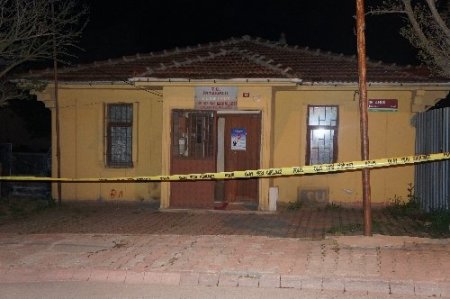 Muhtarlık binasına bomba attılar