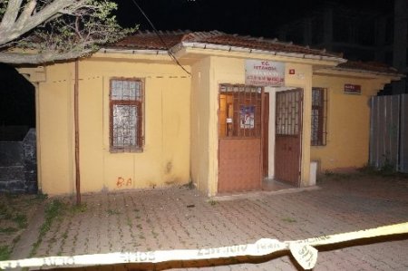 Muhtarlık binasına bomba attılar