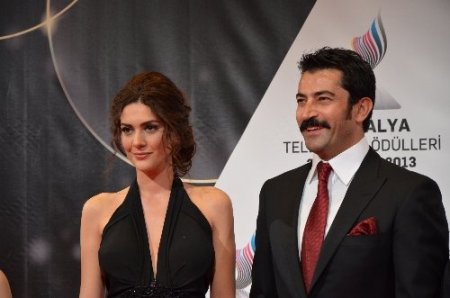 ‘Muhteşem Yüzyıl’ en iyi dram, ‘Karadayı’ en iyi yeni sezon dram dizisi seçildi