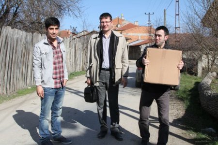 Mültecilere deva oluyorlar