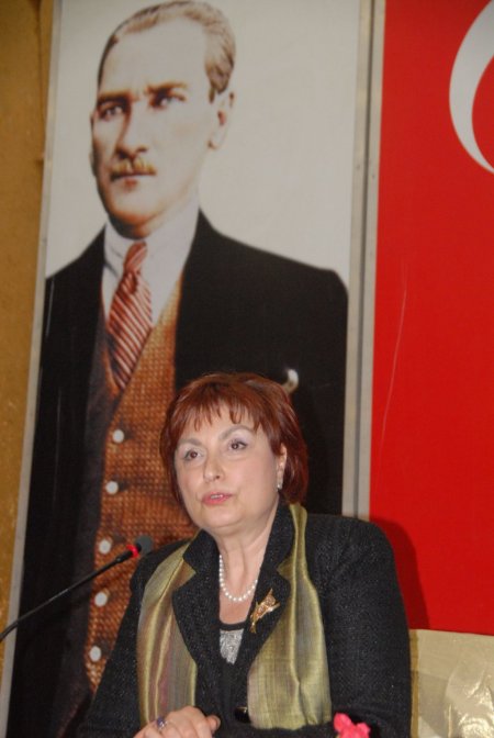 Mumcu: Türkiye'de kadınların çoğu kayıt dışı çalışıyor